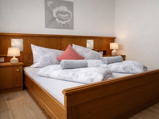 Schlafzimmer mit Doppelbett