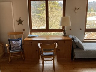 Schreibtisch im Wohnzimmer