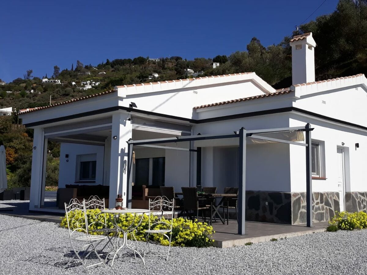 Landhaus mit Pool und Meerblick