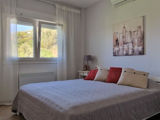 Schlafzimmer 1 mit Smart-TV