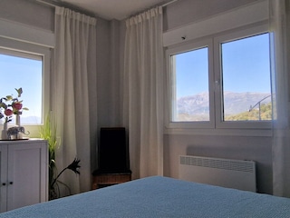 Schlafzimmer 2 mit Schreibtisch
