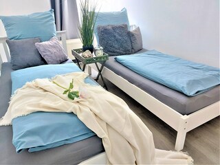 2. Schlafzimmer mit Einzelbetten (zusammenstellbar)