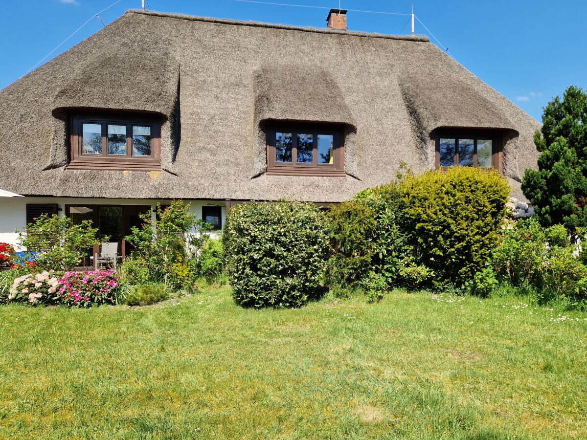 Haus Hallig Oland - FeWo Hallignest - Gartenansicht