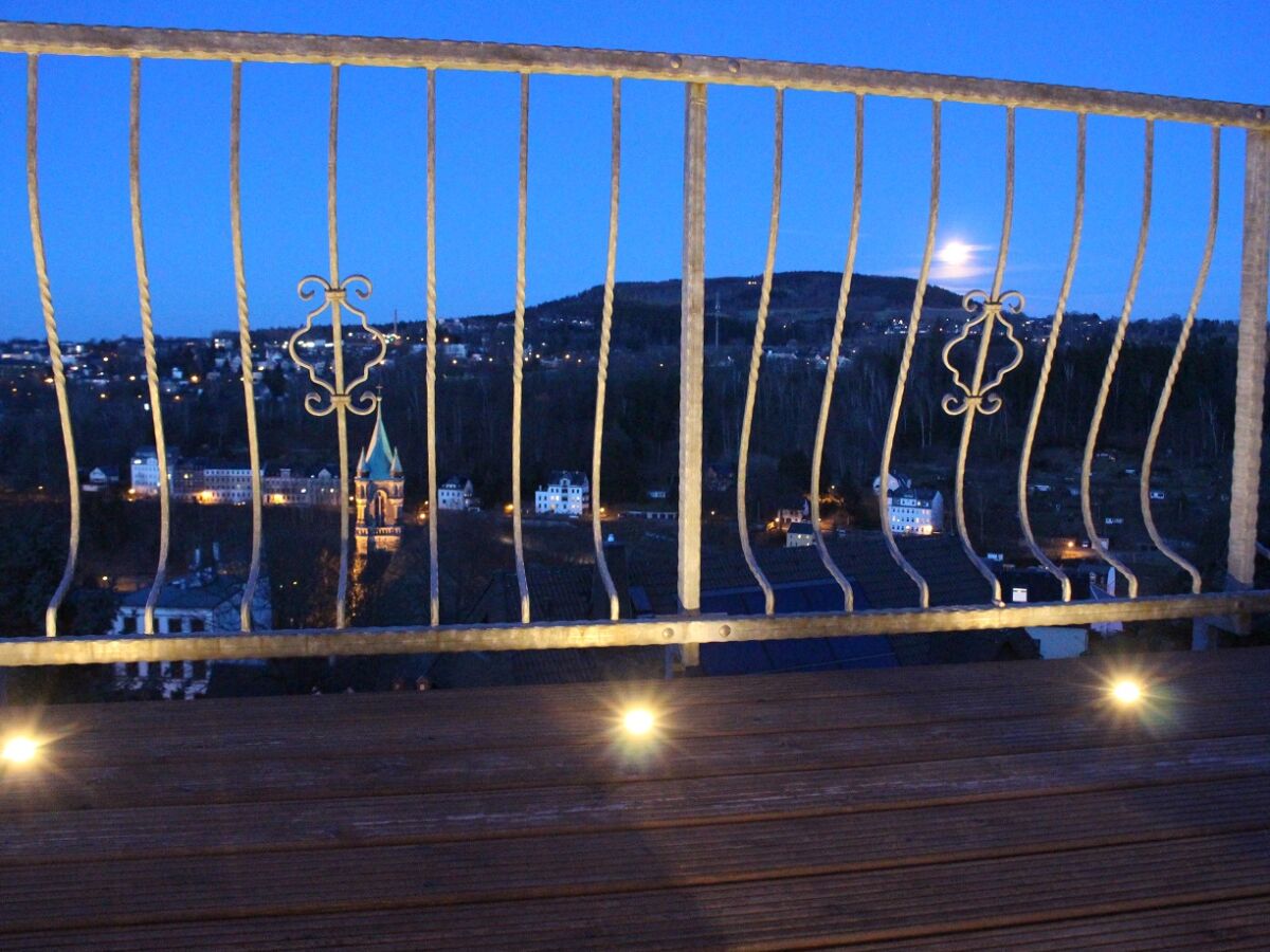 Balkon mit Weitblick bis zum Mond...