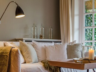 Gemütliche weiße Sofas