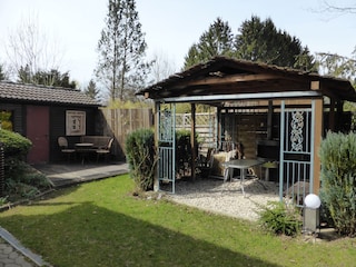 Pavillon mit Saunahaus