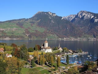 Zahlreiche Schlösser säumen den Thunersee