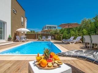 LUXURY VILLA WITH SWIMMING POOL