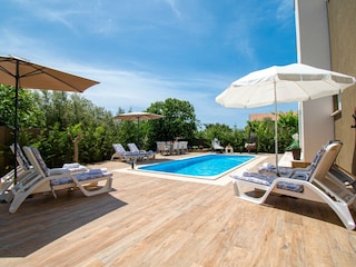 LUXURY VILLA WITH SWIMMING POOL