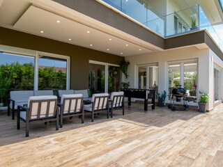 LUXURY VILLA WITH SWIMMING POOL
