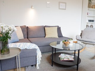 Gemütliches Ecksofa im Wohnzimmer