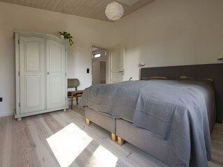 Schlafzimmer (grüner Schrank)