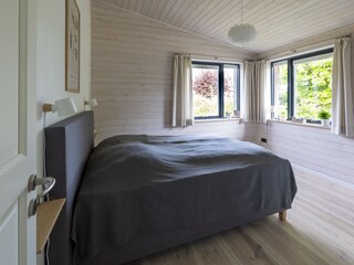 Schlafzimmer (grüner Schrank)