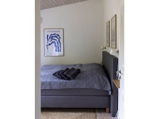 Schlafzimmer (weißer Schrank)