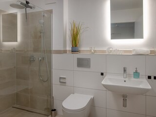 Badezimmer mit Dusche