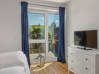 1.Schlafzimmer mit TV