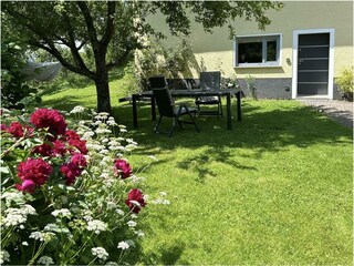 Eingang und Gartenplatz