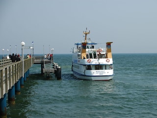 Ausflugsdampfer in Binz.