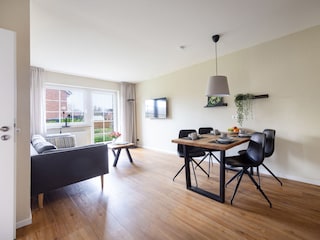 Wohnzimmer mit Essbereich