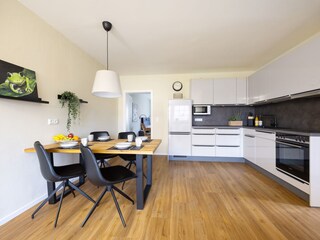 Essbereich mit hochwertiger Küche