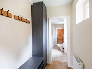 Flurbereich mit Blick ins Badezimmer / Sauna