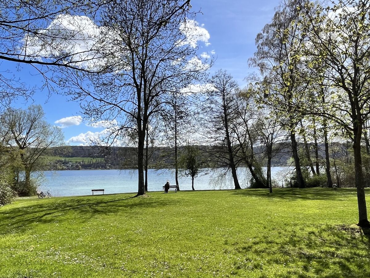 Badestrand mit Blick in die Schweiz