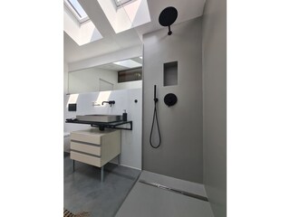 Badezimmer  Schlafzimmer 1 mit begehbarer Dusche