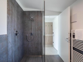 Bad mit größer Dusche