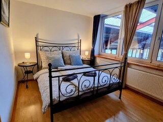Schlafzimmer 1
