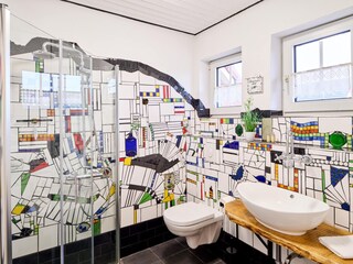 Badezimmer im Hundertwasser-Stil