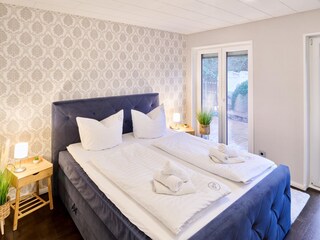 Schlafzimmer mit Boxspringbett