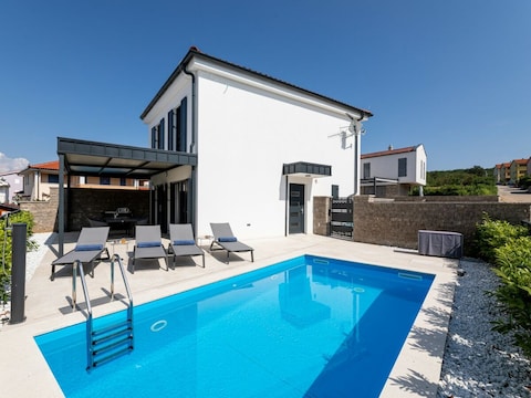 Villa Bella with pool