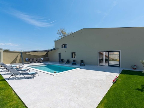 Luxury Villa Cesarica