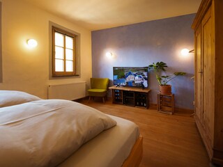 Schlafzimmer mit Smart-TV