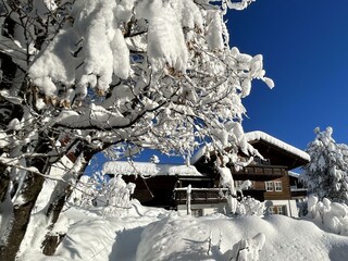 Hausansicht im Winter