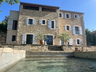 Front house with aperitifpool