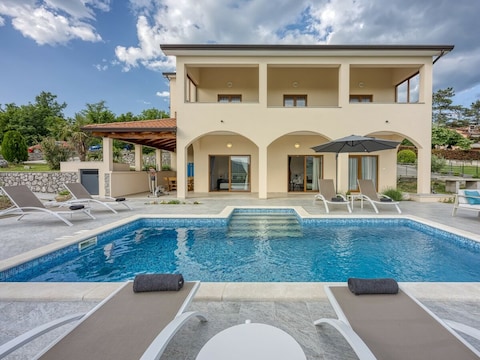 Casa per le vacanze Casa Vacanze Aida con Piscina Privata