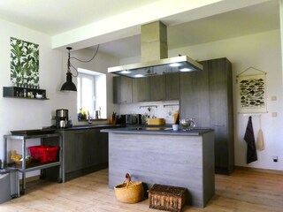 großzügiger Küchenbereich