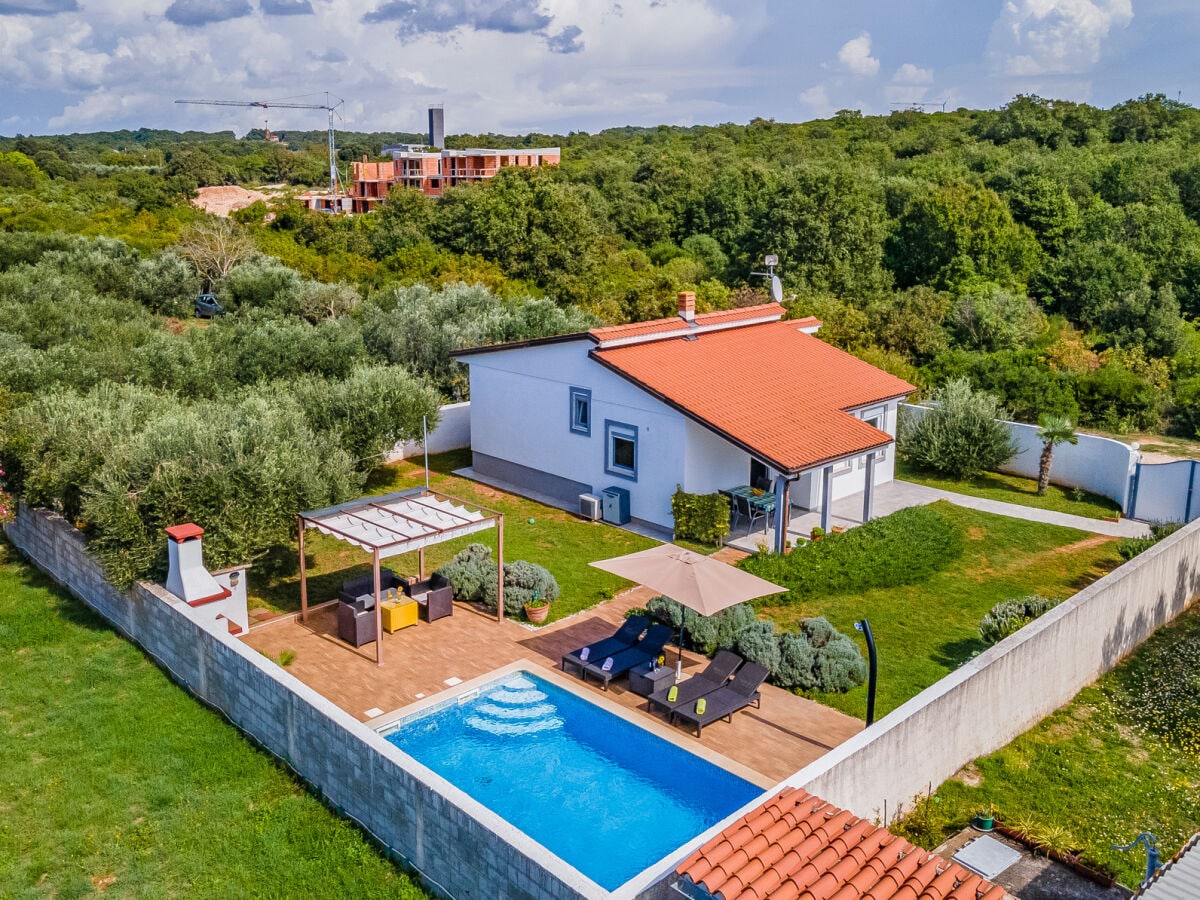 Villa mit privatem Pool in Strandnähe - Wiibuk