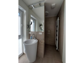 Beide Schlafzimmer mit eigener Dusche und Waschbecken