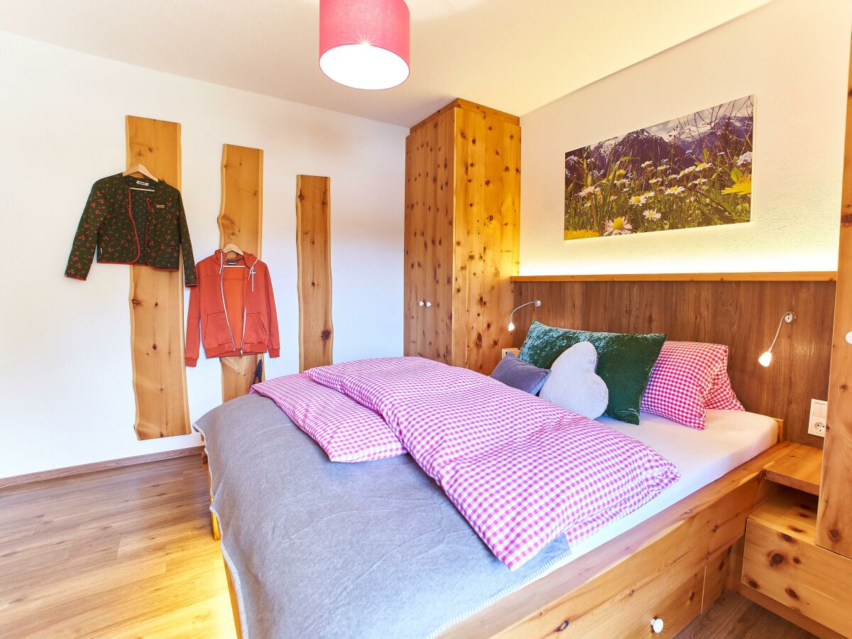 Schlafzimmer Zirbenholz Wohnung Hohe Munde