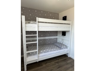 Etagenbett- mit Außenjalousien