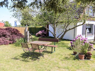 Sitzplatz im Garten Nutzung mit 2 weiteren Wohnungen