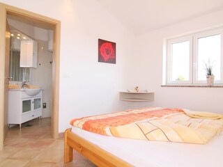 Elternschlafzimmer mit direkten Zugang zum Elternbad