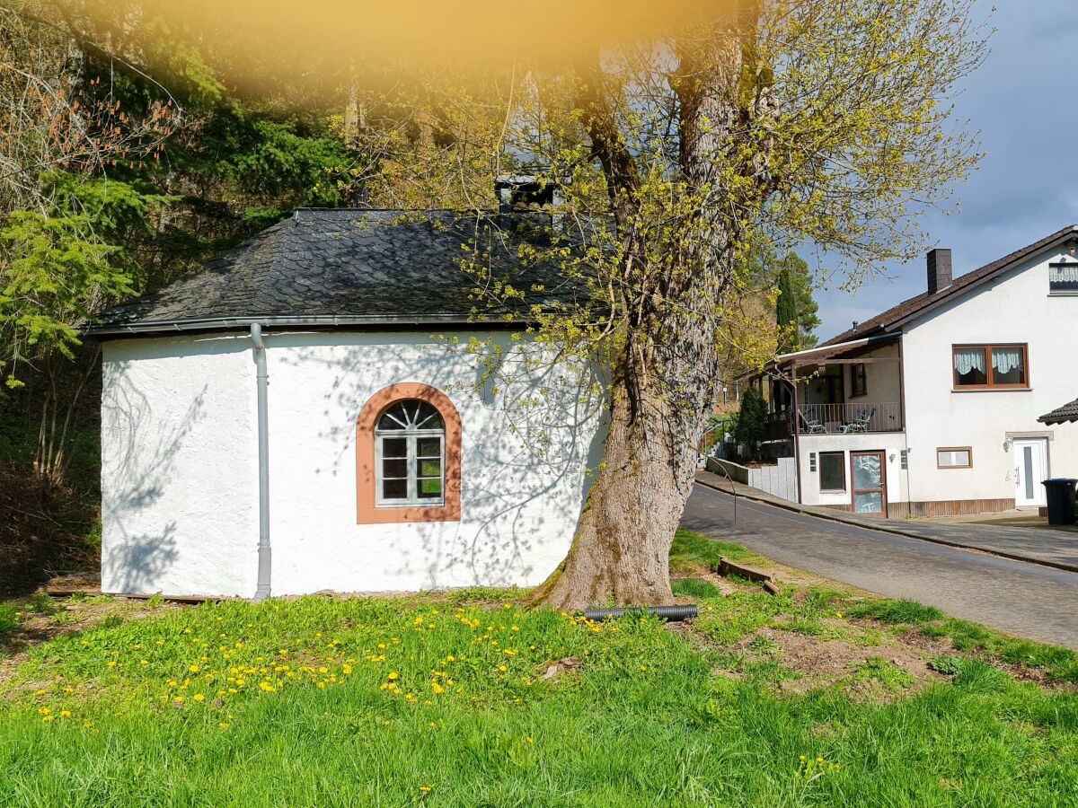 Kapelle mit Ferienhaus