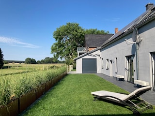 Garten Südseite mit weitem Ausblick