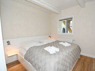 Schlafzimmer 1 EG mit Duschbad en Suite