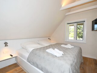 Schlafzimmer 2 mit Duschbad en Suite OG