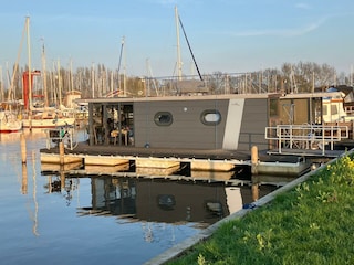 Liegeplatz Chill houseboat mit eigene Steg