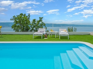 A private swimming pool 9m x 3,7m, a sun deck area with